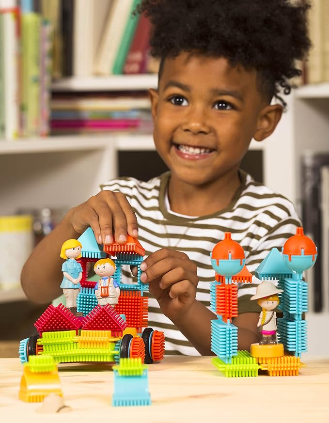 Battat Bristle Blocks Safari Adventure Carrying Case, 85-Piece Set, Playset | Interlocking building blocks with toy characters, a little dog, and reusable carry case for storage and travel, 2+ Years