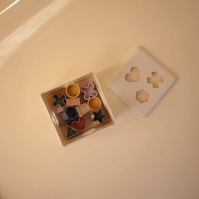 mushie Shape Sorting Box | Made in Denmark (10+ Months) | Made in Denmark, 12 Shapes, BPA-Free, Fine Motor Skills