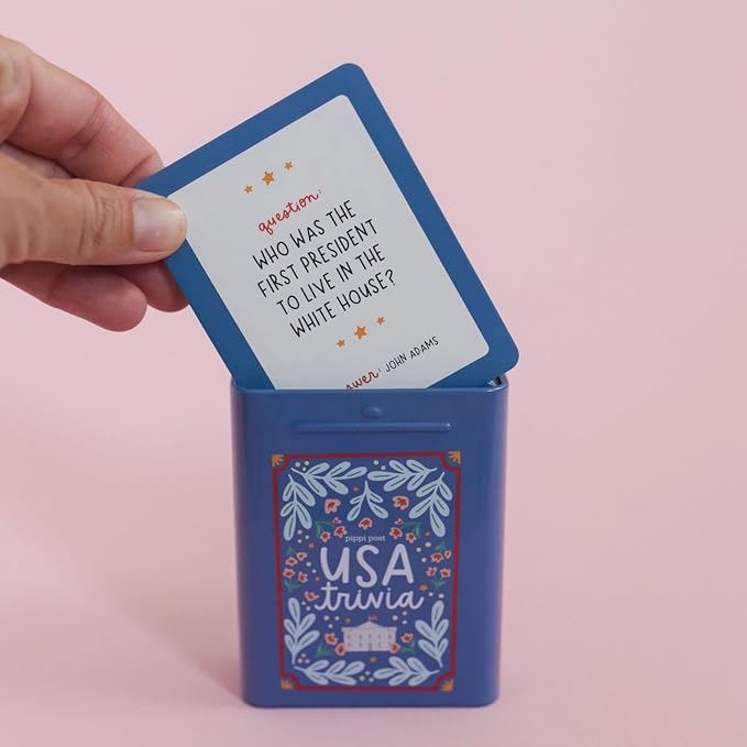 Pippi Post USA Trivia Card Game with Storage Tin, 50 History Quiz Cards | American History, Culture & Landmark Quiz Card Deck, Travel-Friendly Trivia Deck for Road Trips, Game Nights & Learning Fun