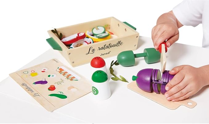 JANOD Ratatouille J06626 J06626 Set of 32 Kitchen Accessories with Recipe, Utensil and Imitation Vegetables, FSC Wooden Toy, Ages 3 and Above, Multi-Coloured