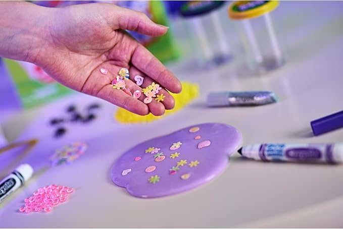 Crayola Mystery Goo Making Kit, Slimy DIY Craft for Kids, Sensory Fidget Putty, Less Mess Activity, Includes Mix Pouches & Mix Ins, Gift for Kids, 6+