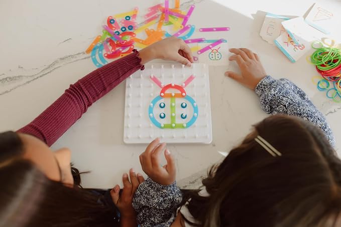 Chuckle & Roar Pegboard Creations Geoboard Set – 2-in-1 Peg Pieces & Rubber Band Art Board, Includes 25 Double-Sided Challenge Cards (50+ Designs), Creative STEM Activity for Kids Ages 5+