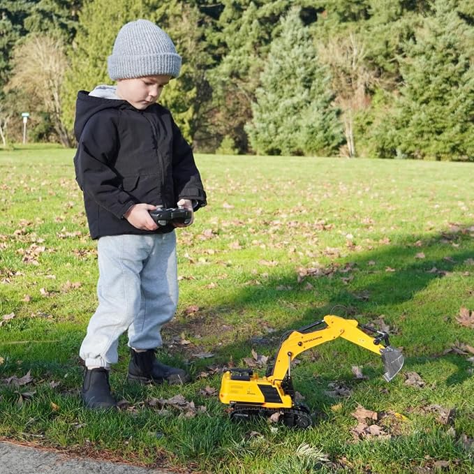 1:18 Metal RC Excavator Toy for Kids | 11-Channel Remote Control Construction Vehicle with Water Spray, Lights & Sounds, Dual 100-Min Batteries, 2026 New STEM Engineering Toy for Boys Ages 6-12