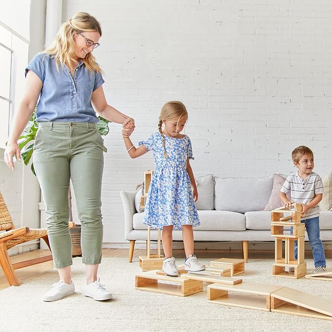 ECR4Kids Hollow Wooden Building Block Set, 18-Piece, Natural | Durable hardwood, GREENGUARD Gold Certified, 18 months +, STEM learning, motor development, rounded edges, classroom/playroom