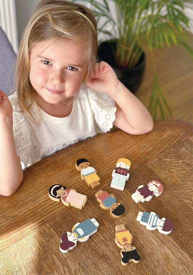 Mentari Toys - Doll Family with Dog - 5pc Solid Wood Doll Set with Playful Pup - Perfectly Sized for Pockets and Little Hands - Encourages Imaginative Play and Social Skills - Age 12m+