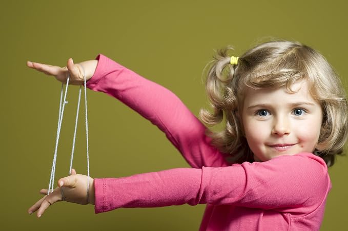 House of Marbles Cat's Cradle Classic String Game, Traditional Finger Loop Toy with Illustrated Instructions for Hand String Figures, Screen-Free Travel Activity, One Random Cord Color