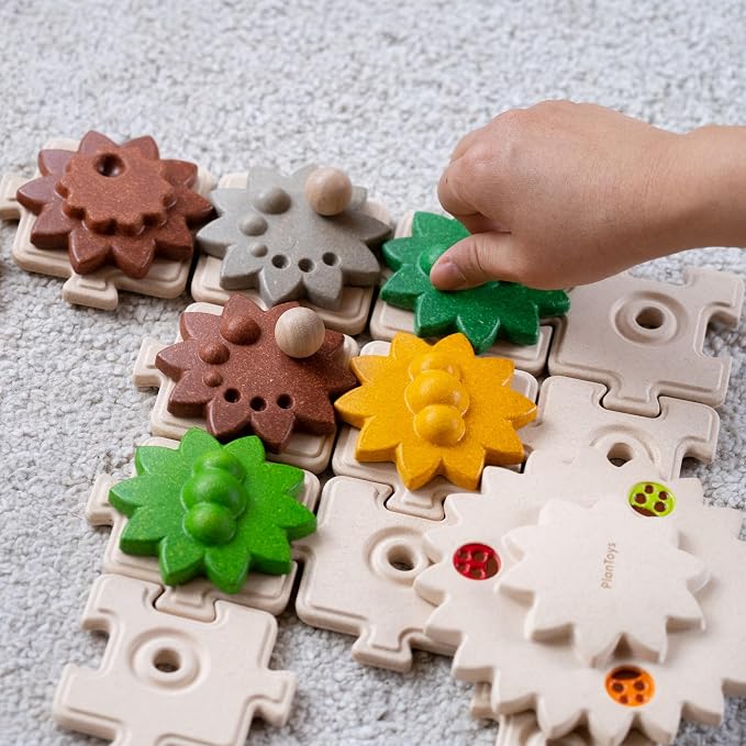 PlanToys® Wooden Gears & Puzzles Set Montessori STEM Kids Educational Toy | rotating parts, cause and effect toys, construction toys, girls, boys, logical thinking fine motor learning gift set fun